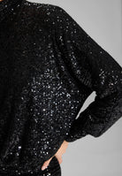 Kurzes Cocktailkleid aus elastischer Paillette mit Fledermausärmel