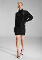 Kurzes Cocktailkleid aus elastischer Paillette mit Fledermausärmel black