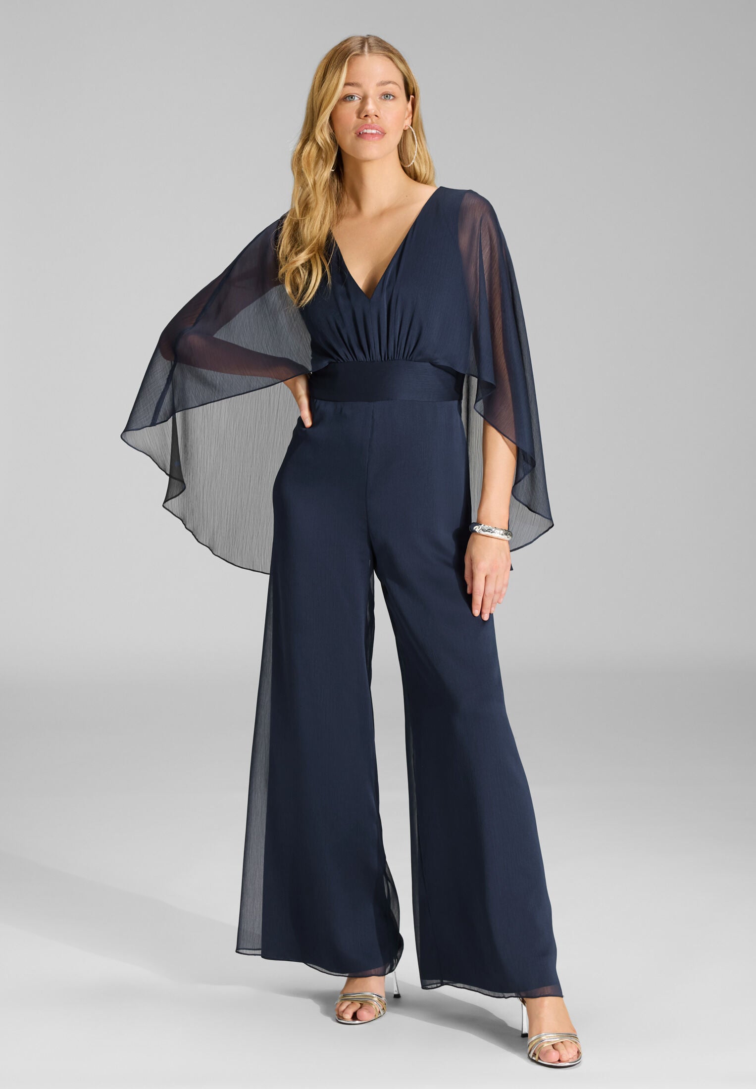 Jumpsuit aus Crinkle Chiffon mit angeschnittenem Cape navy