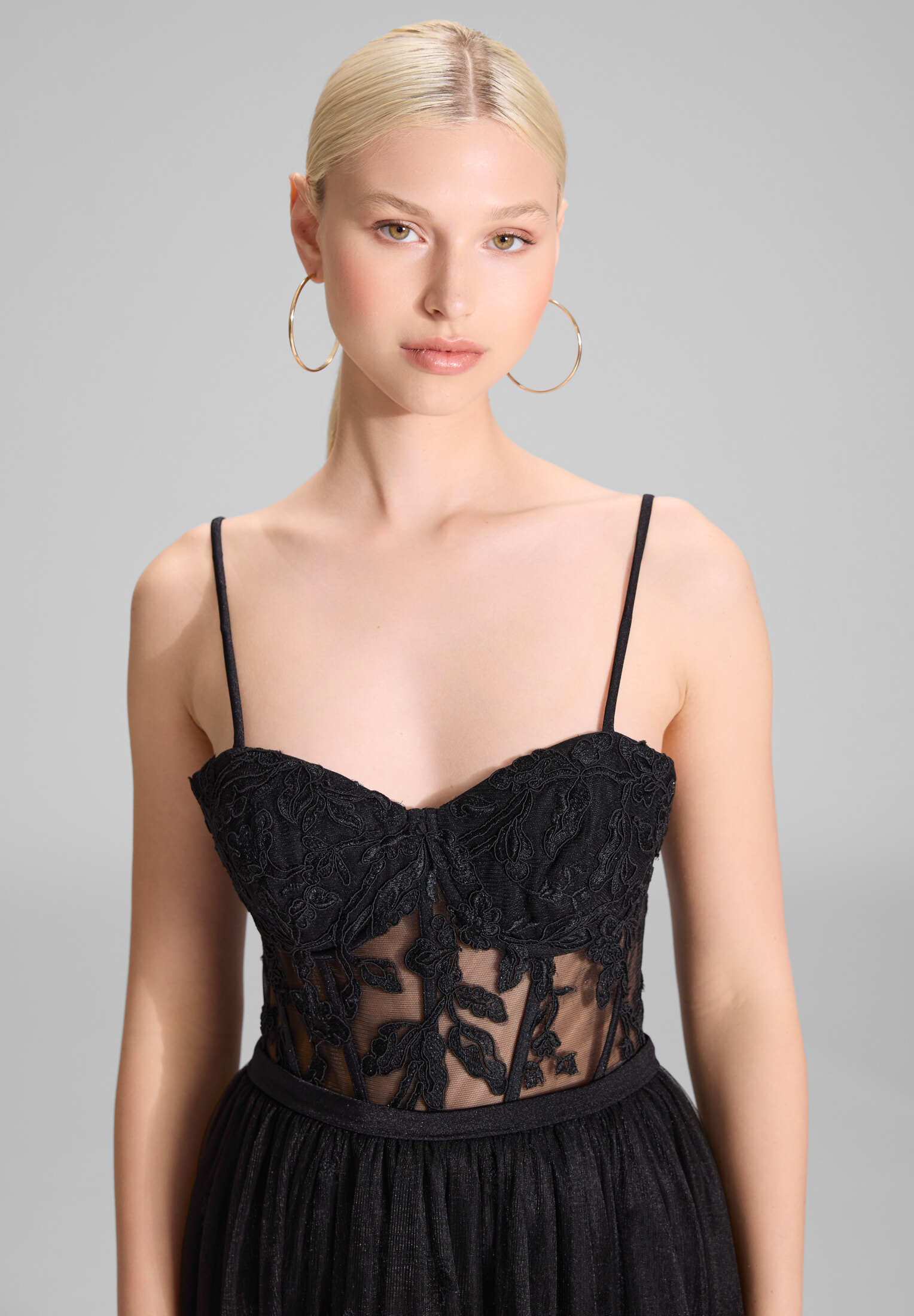 Tüllkleid mit semitransparentem Rock und kurzer Jerseyhose