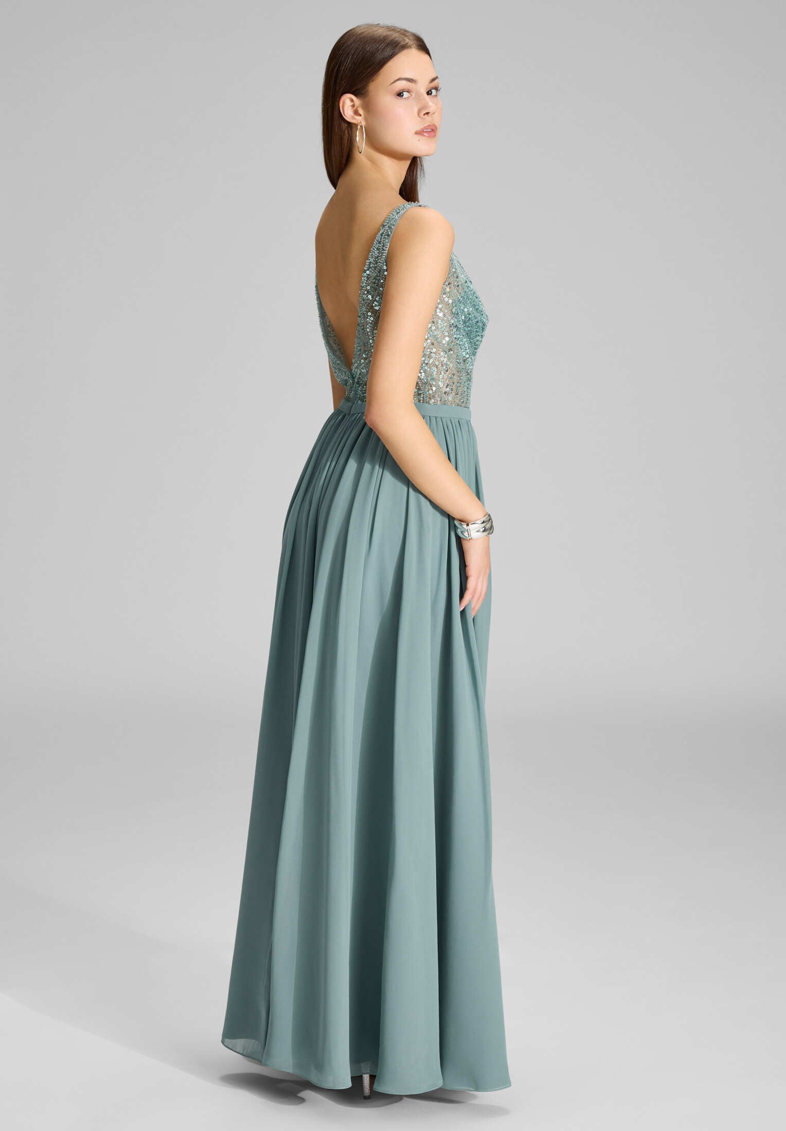 Abendkleid mit Chiffonrock und Stickerei