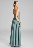 Abendkleid mit Chiffonrock und Stickerei