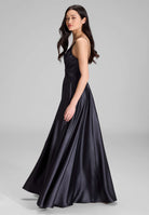 Schimmerndes Abendkleid mit drapiertem Top