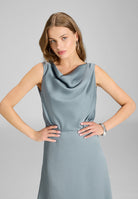 Cocktailkleid aus gehämmertem Satin mit Wasserfall Ausschnitt