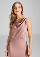 Cocktailkleid aus gehämmertem Satin mit Wasserfall Ausschnitt