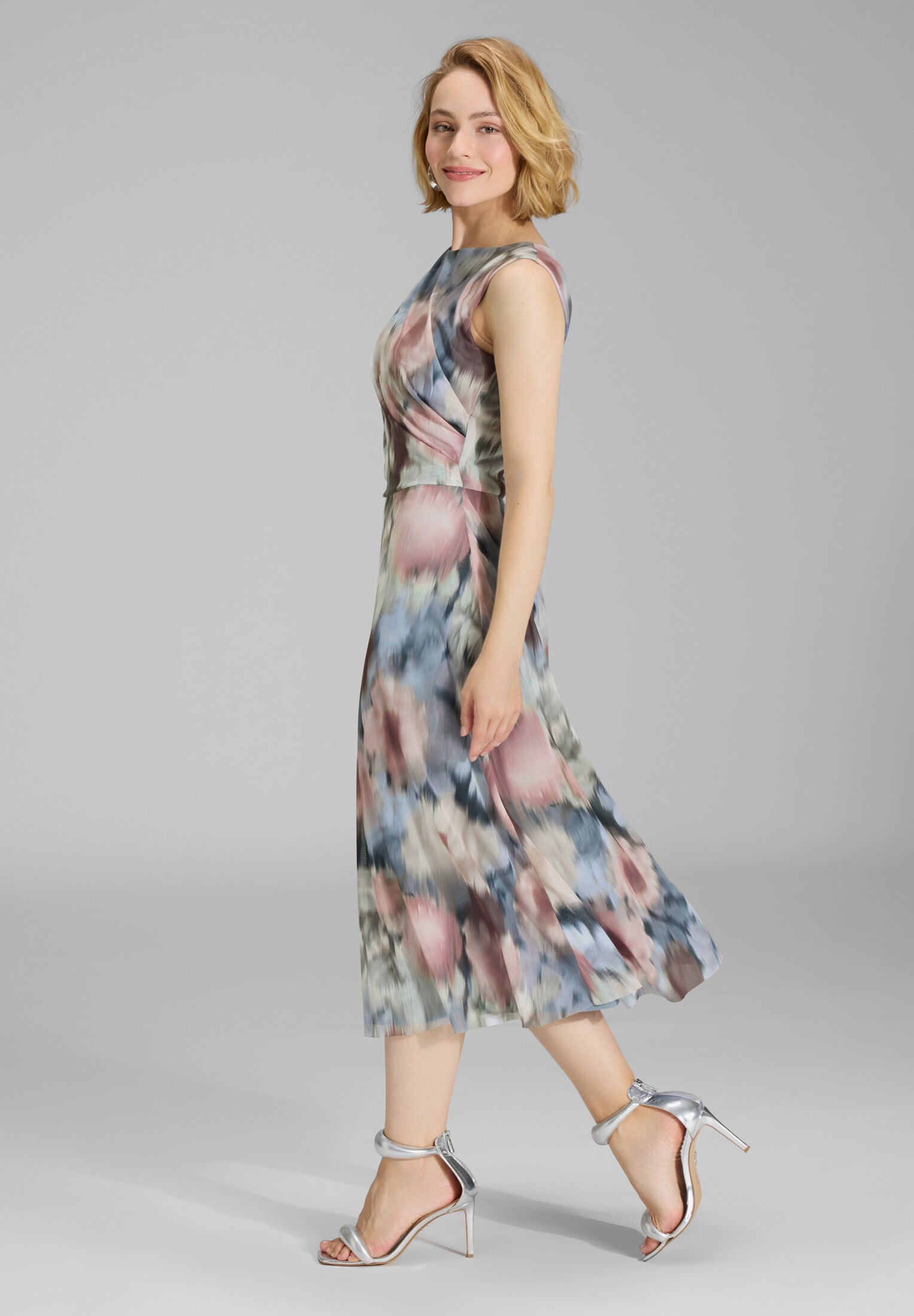 Midi Kleid aus Mesh mit Ikat Druck