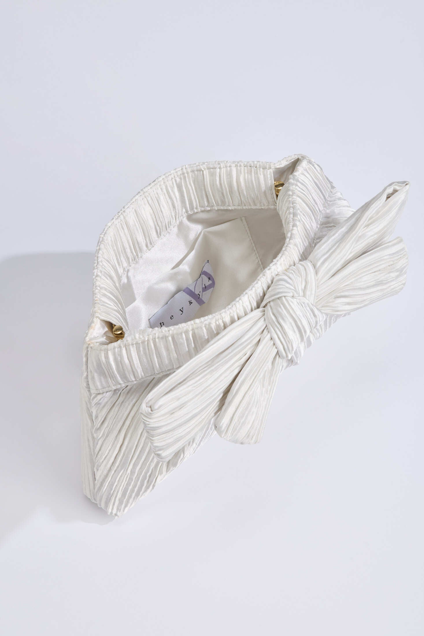 Abendtasche mit Schleifenapplikation