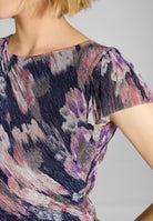 Midi Kleid aus bedrucktem Plissee Jersey mit kurzen Ärmeln