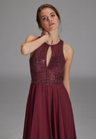 Abendkleid mit Stickerei und Cut-Out Detail