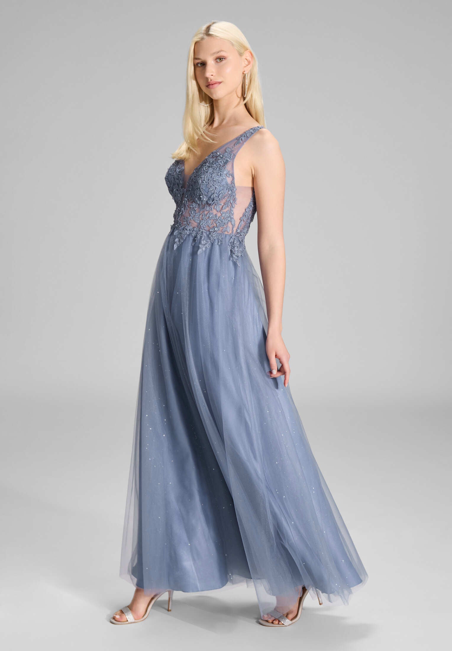 Tüllkleid mit Spitzenstickerei und Glitzereffetkt