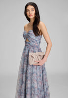 Abendtasche mit Schleifenapplikation