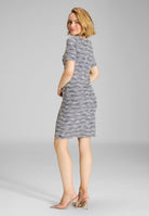 Etuikleid aus elastischem Bouclé mit Halbarm