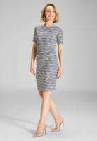 Etuikleid aus elastischem Bouclé mit Halbarm