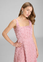 Cocktailkleid aus Blütenstoff mit Karree-Ausschnitt