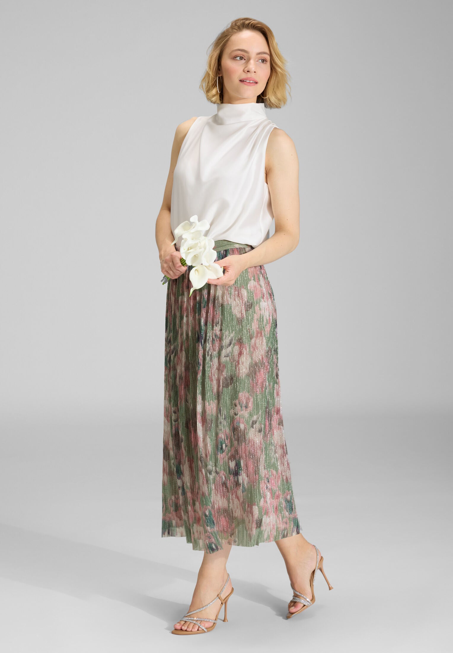 Ärmelloses Top aus nachhaltigem Satin mit Drapierung am Kragen