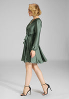 Cocktailkleid aus nachhaltigem Satin mit Wickel Oberteil und Tellerrock