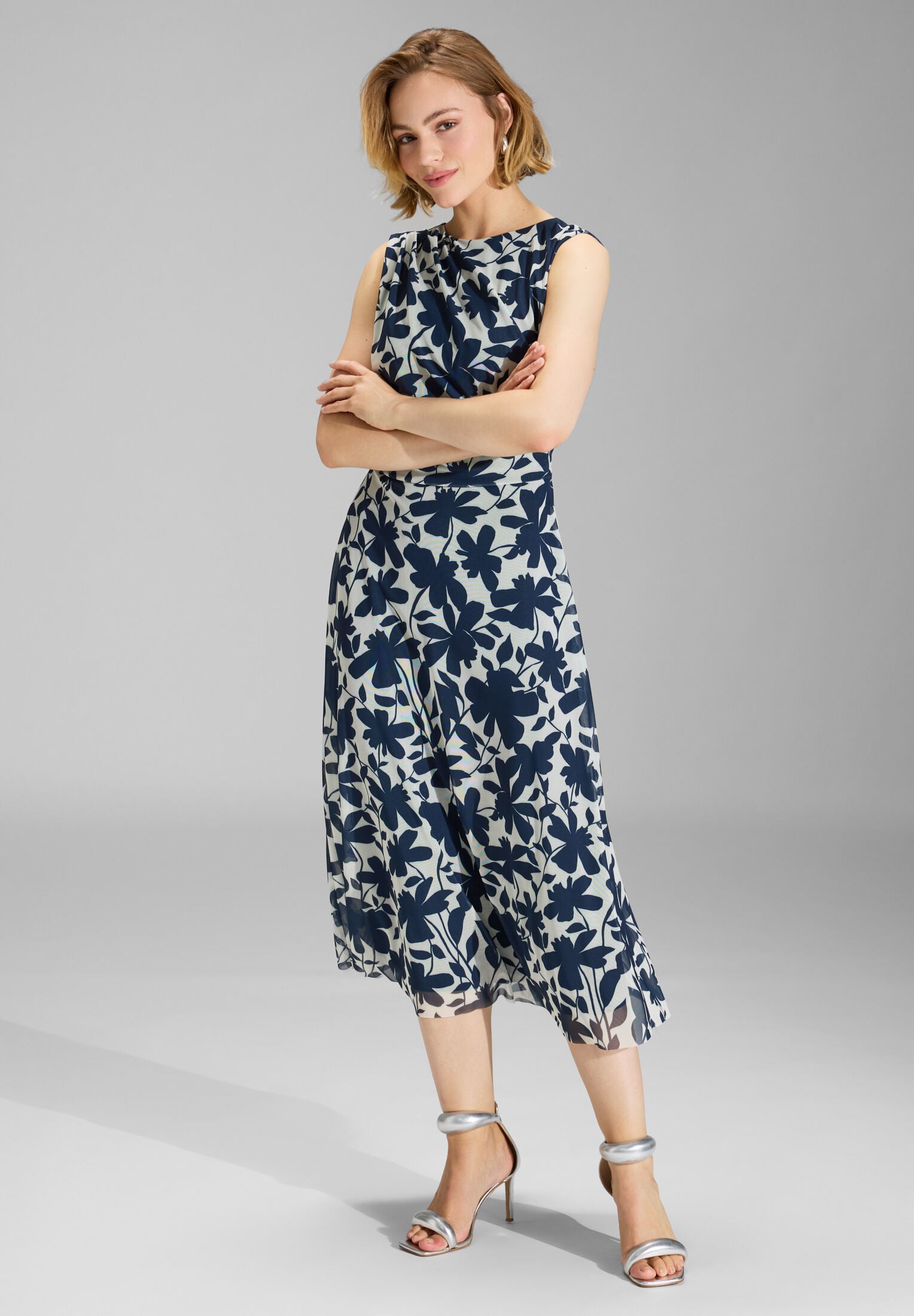 Midi Kleid aus weichem Mesh navy | ivory