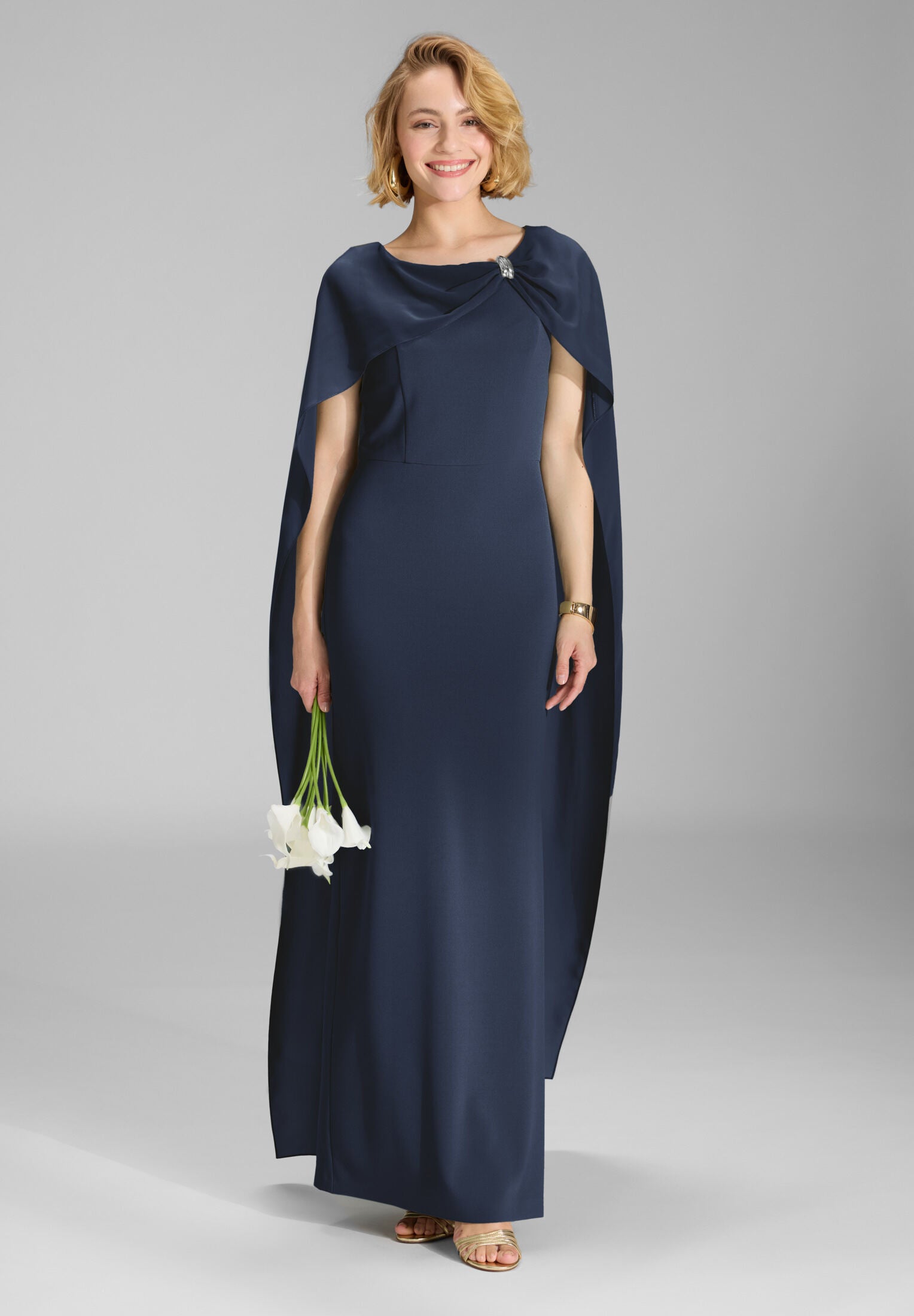 Abendkleid aus Crepe Jersey mit Chiffon Cape und Zierteil navy