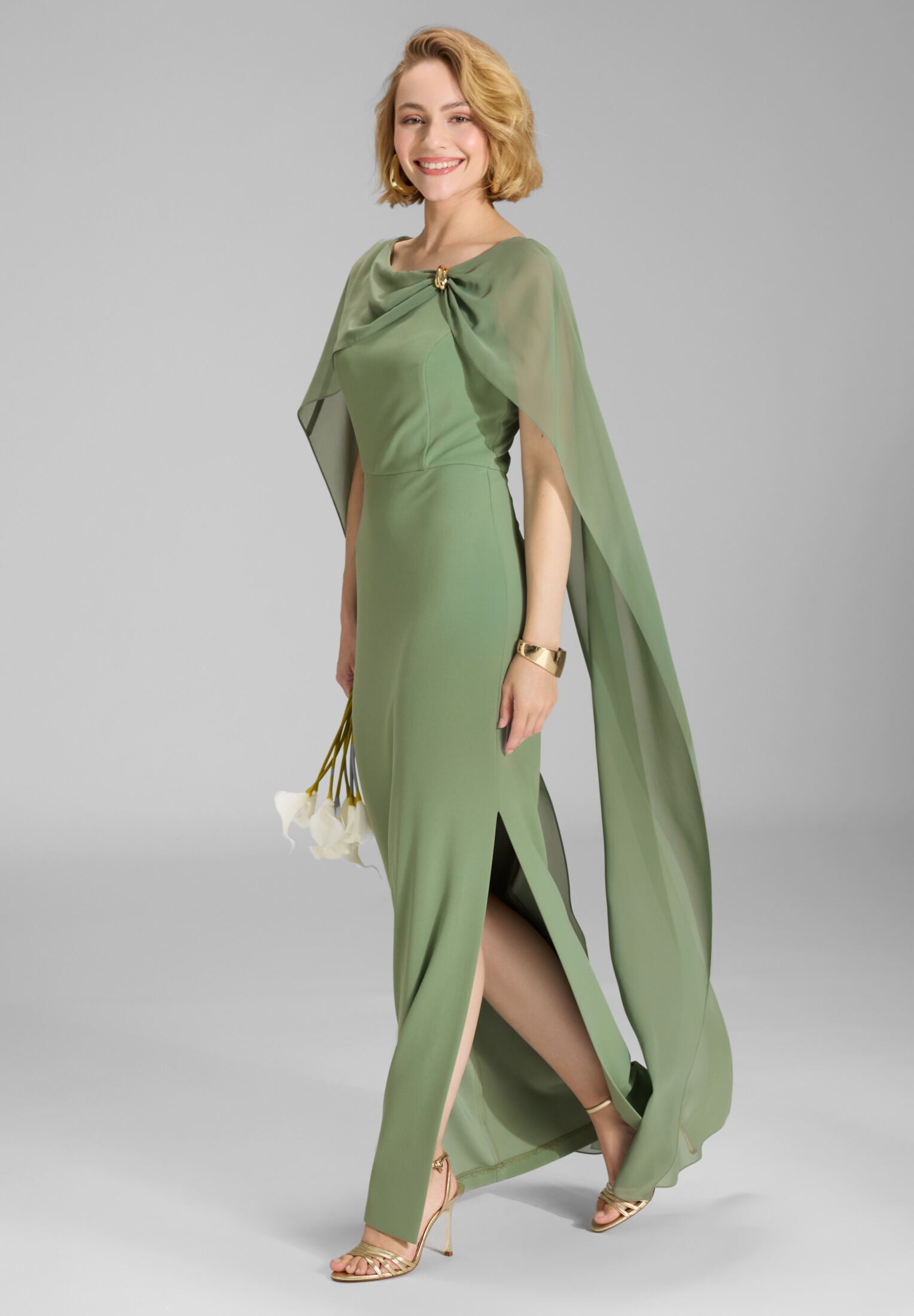 Abendkleid aus Crepe Jersey mit Chiffon Cape und Zierteil