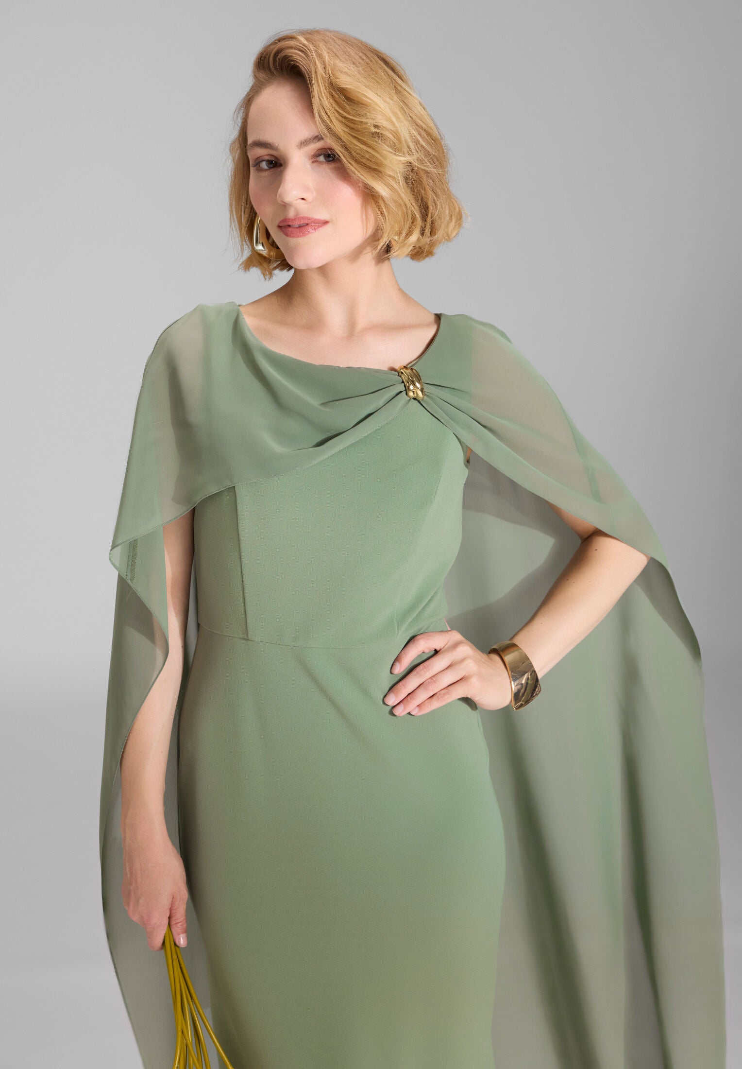Abendkleid aus Crepe Jersey mit Chiffon Cape und Zierteil