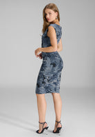 Etui Kleid aus bedrucktem Ottoman mit Drapierung