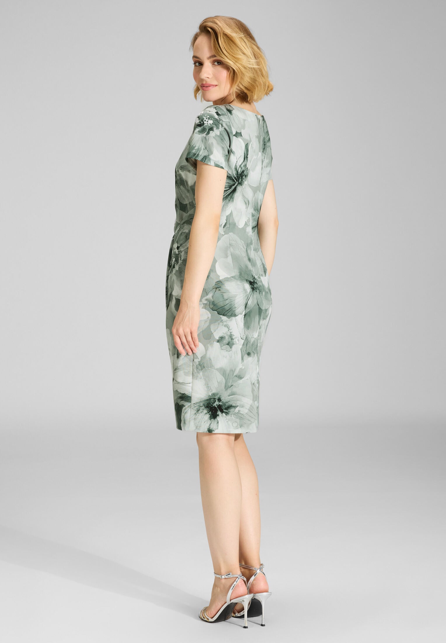 Etuikleid aus bedrucktem Scuba mit Falten Detail