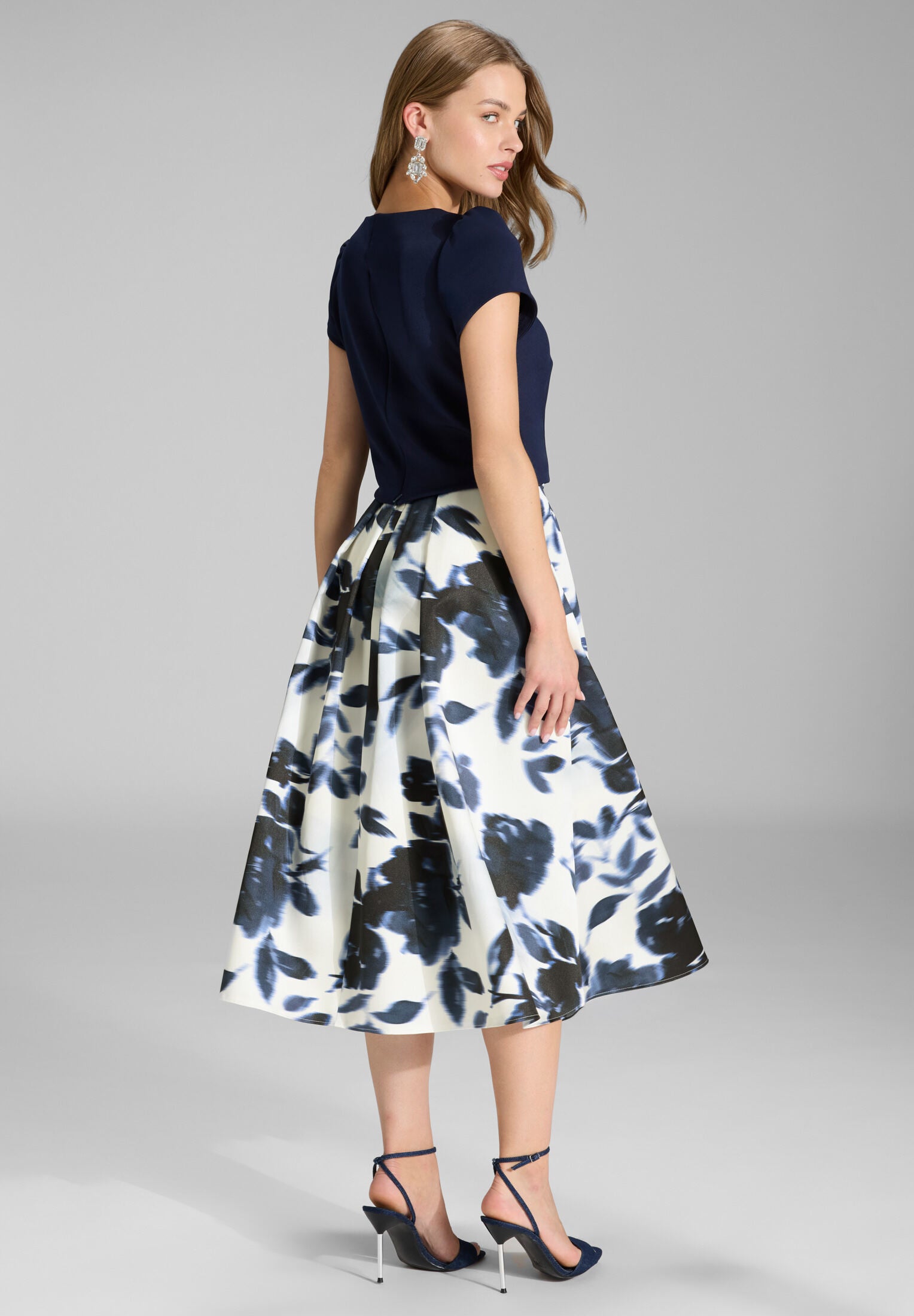 Oberteil aus Scuba mit kurzen Ärmeln