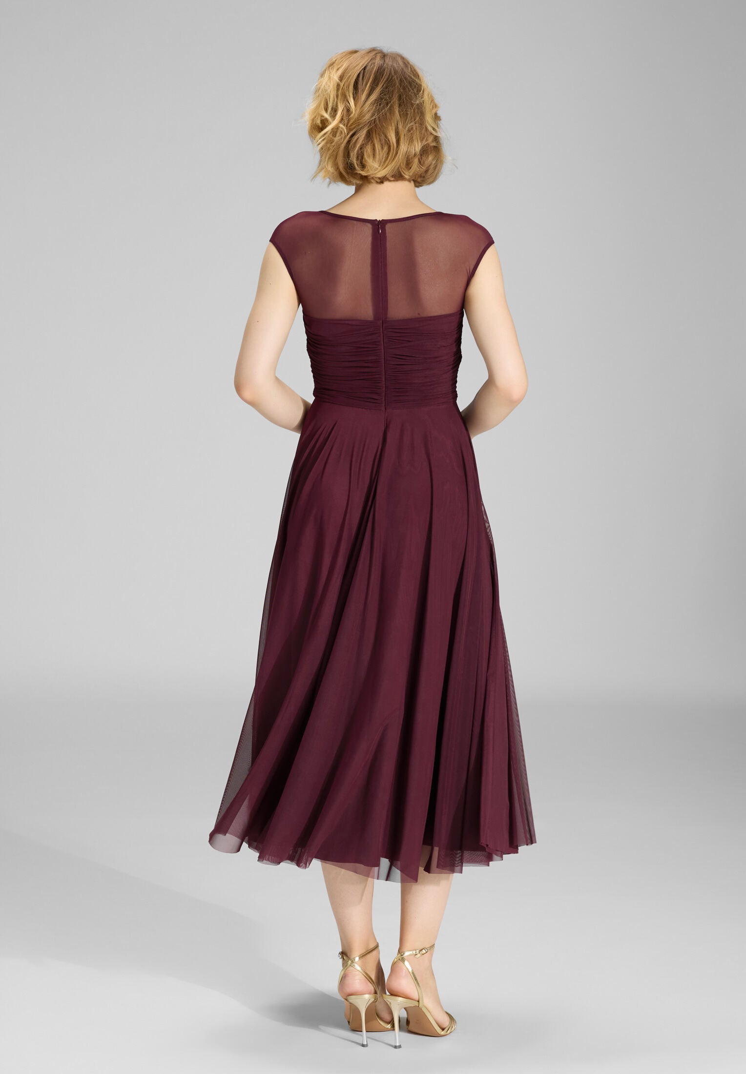 Cocktailkleid aus Mesh mit geraffter Korsage