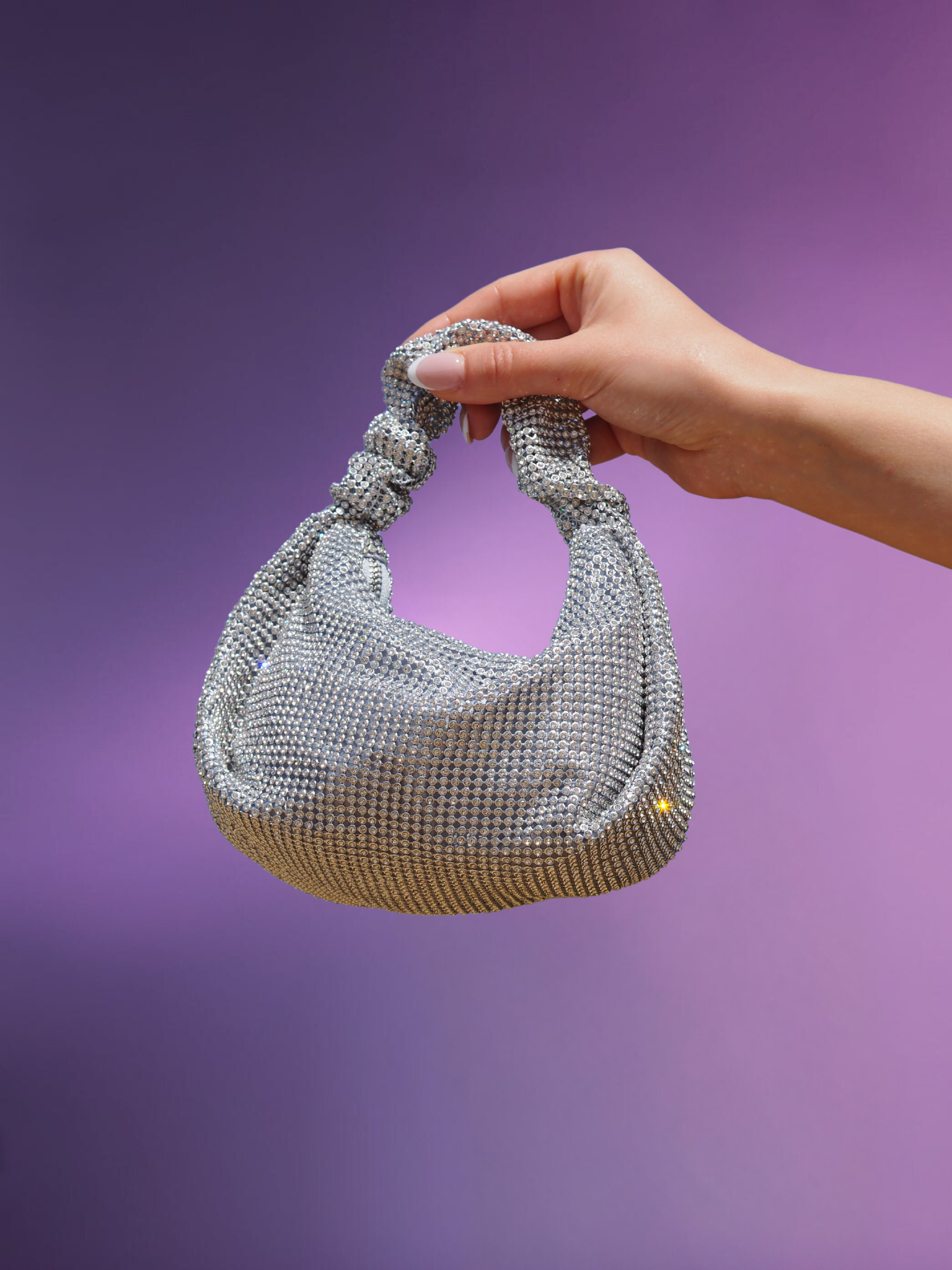 Elegante Glam-Bag aus glänzendem Strassgewebe